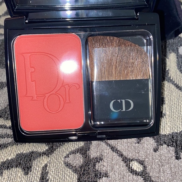 Dior Vibrant Colour Powder Blush - Picture 4 of 9